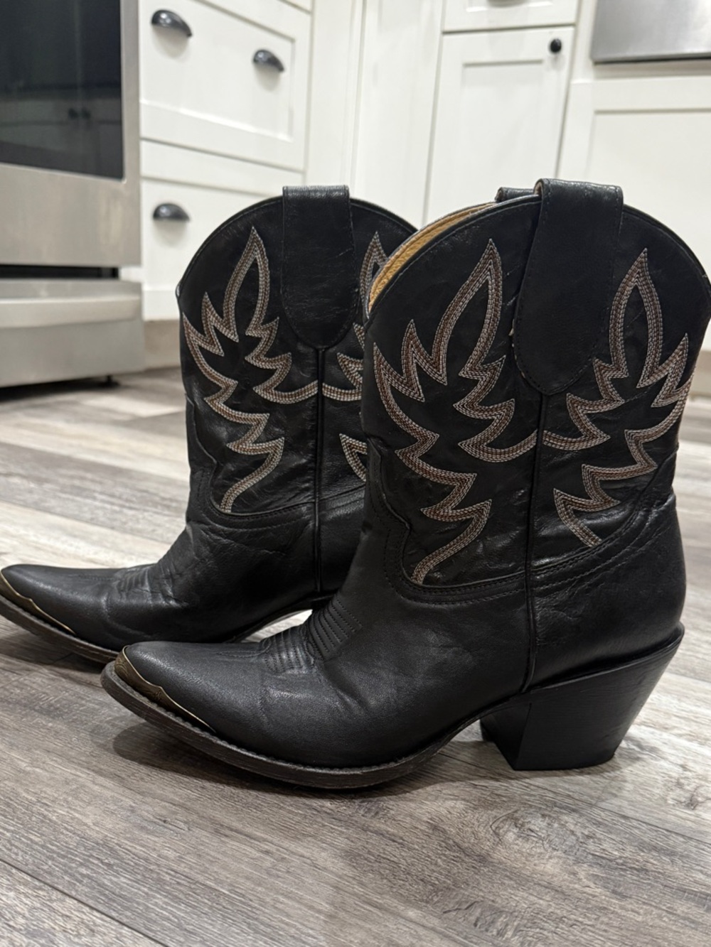 Idyllwind Black Western Leather Mid-Height Cowboy Boots